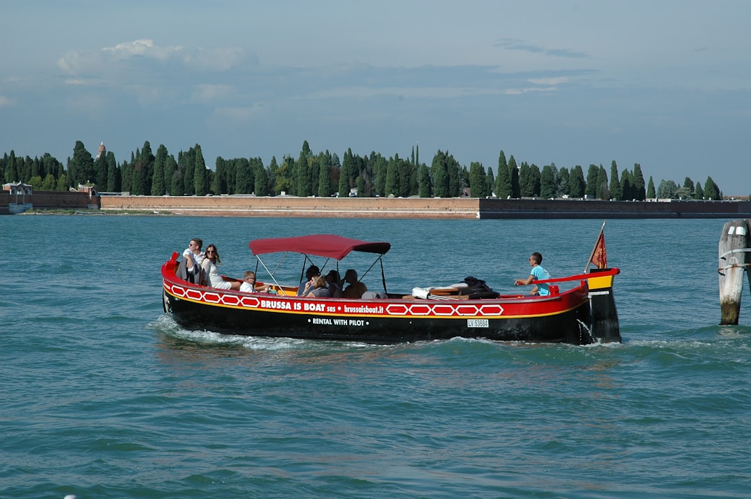 Réparation moteur hors-bord bateau